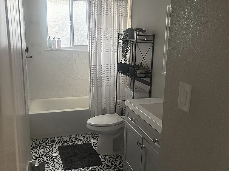 2262 Pear St — Photo 2