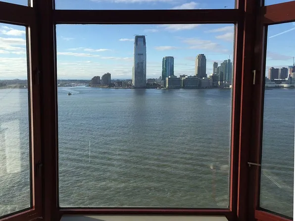 350 Albany St APT 12C, New York, NY 10280