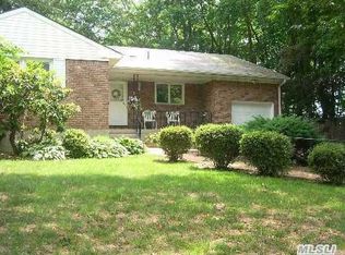 21 Kohr Rd, Kings Park, NY 11754