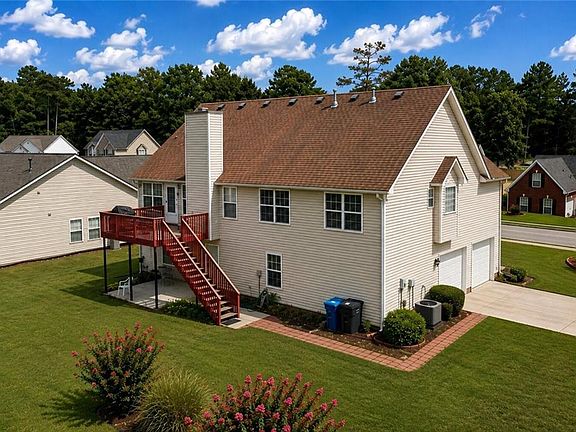 3rd image of 1030 Chimney Trace Way