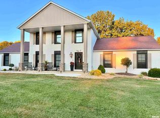 7 Clear Lake Dr, Centralia, IL 62801