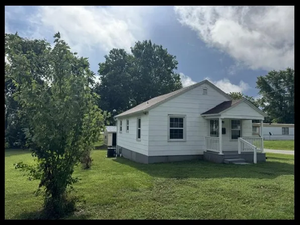 1007 S Rollins St, Macon, MO 63552