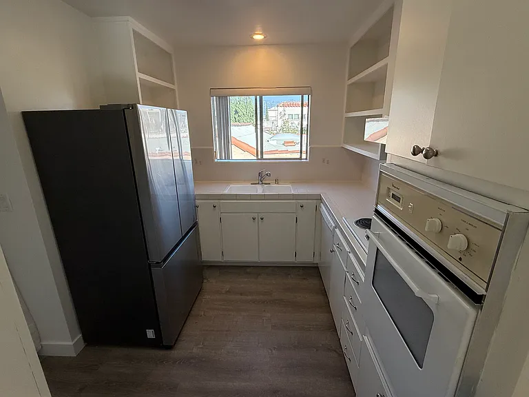 124 N Clark Dr #301 — Photo 12