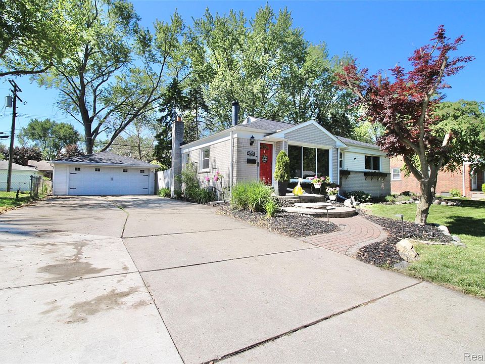 1st image of 29505 Minton St
