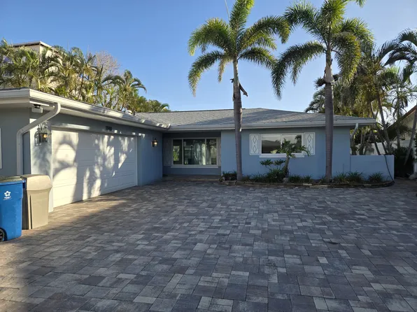11140 5th St E, Treasure Island, FL 33706