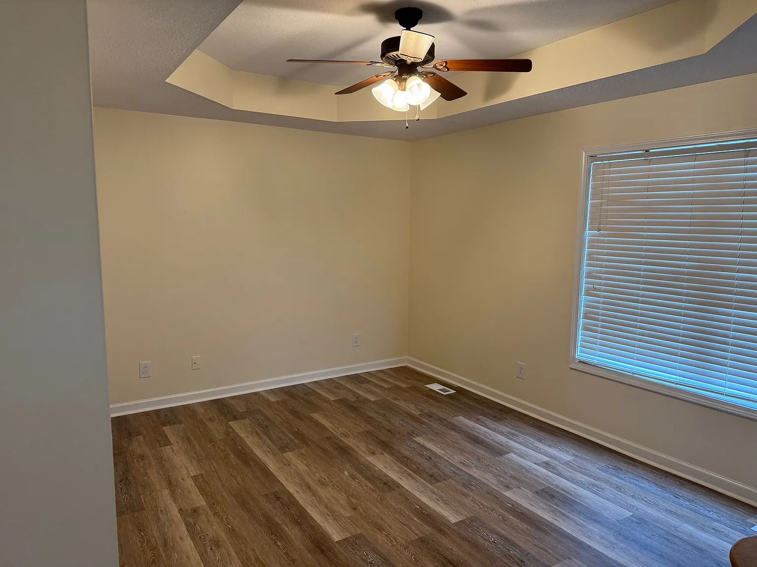 3 bed, 2010 sqft, $1,999 — Photo 4