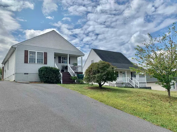 1032 4th St, Waynesboro, VA 22980