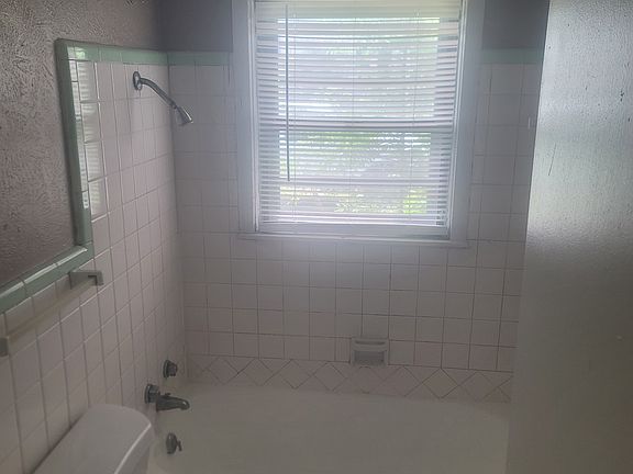 3rd image of 1901 Huntingdon Ave