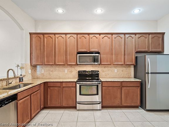 3rd image of 5333 Surrey Ln