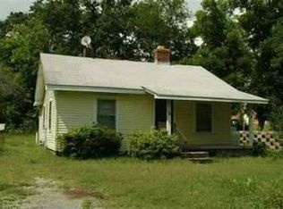 2 School St, Taylors, SC 29687