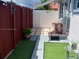 1607 SW 136th Pl, Miami, FL
