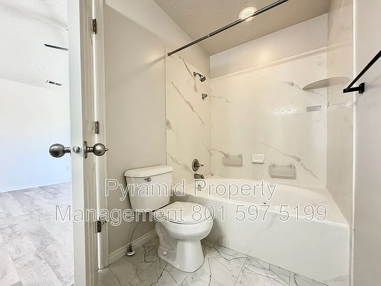 6353 W Passenger Ln — Photo 13