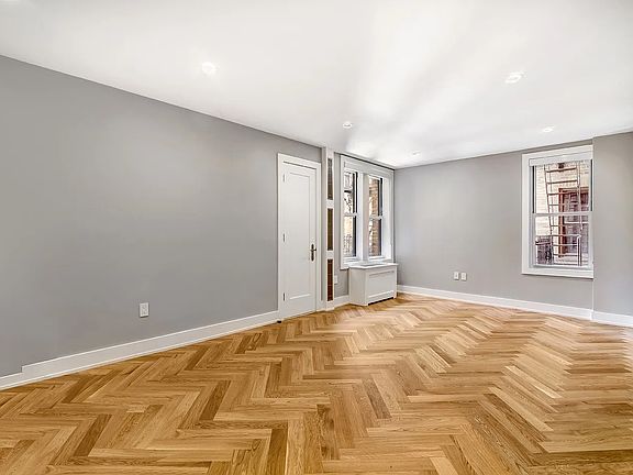 4th image of 225 W 23rd St #2204M