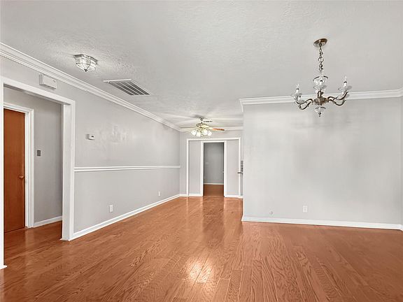 2nd image of 10437 Wolbrook St