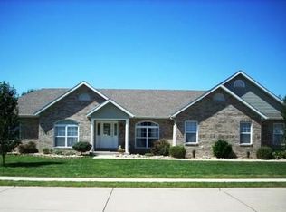26 Foxmoor Dr, Maryville, IL