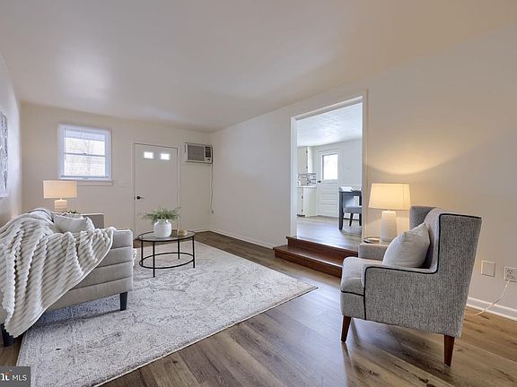 5th image of 351 E Fulton St