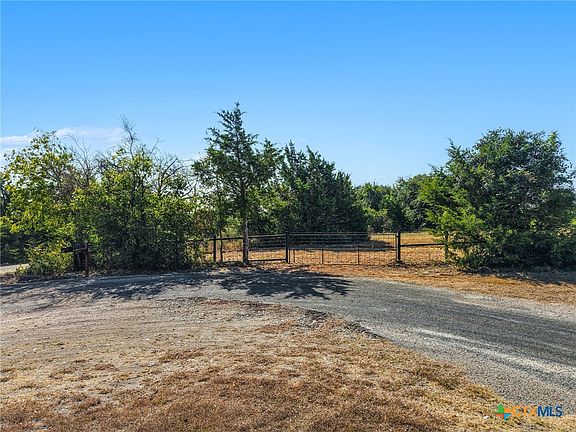 4th image of 470 Oak Mott Rd