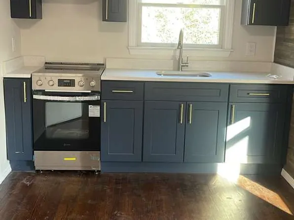 (undisclosed Address), West Islip, NY 11795