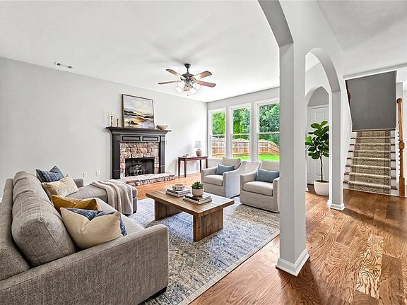 5th image of 219 Elmbrook Ln