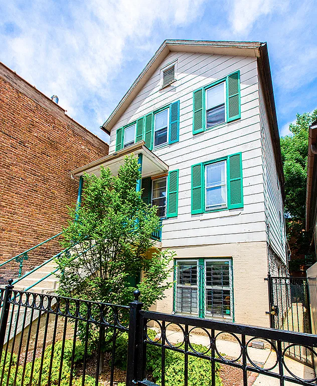242 W. Willow St. — Photo 1