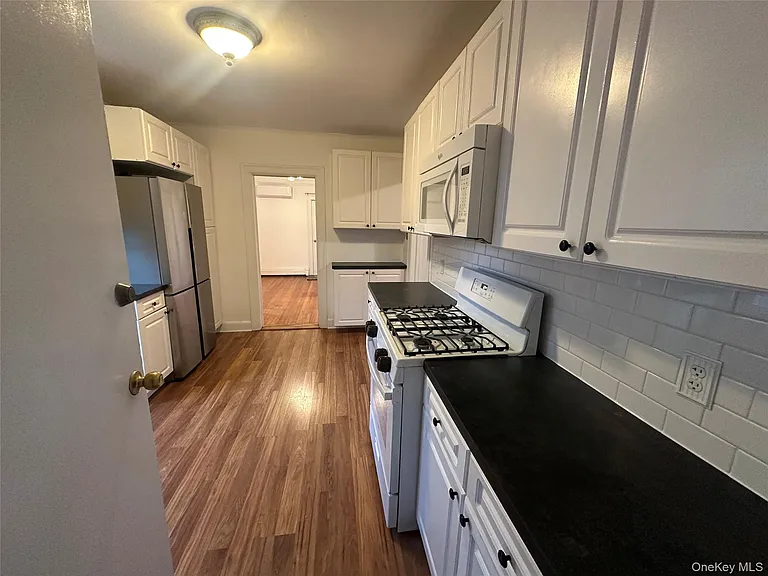 437 Warburton Ave #2 — Photo 3