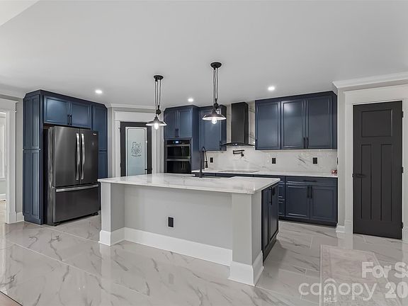 3rd image of 276 Coopers Dr