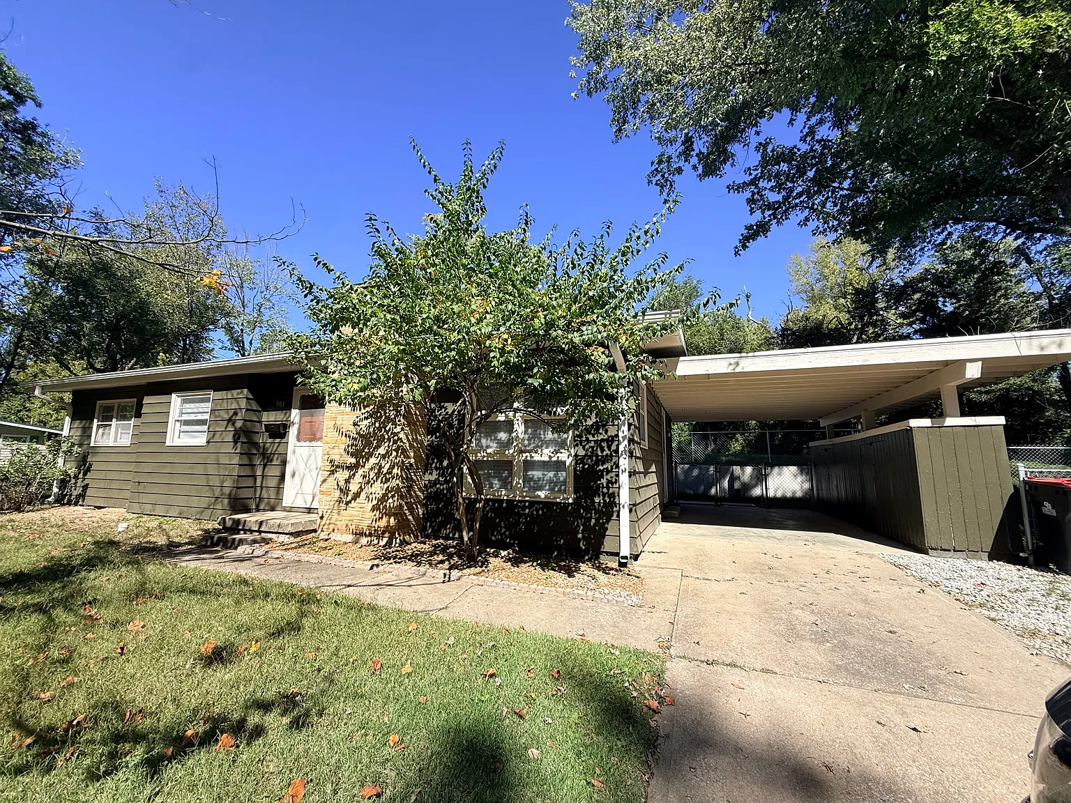 3 bed, 1.0 bath, $1,350 — Photo 2