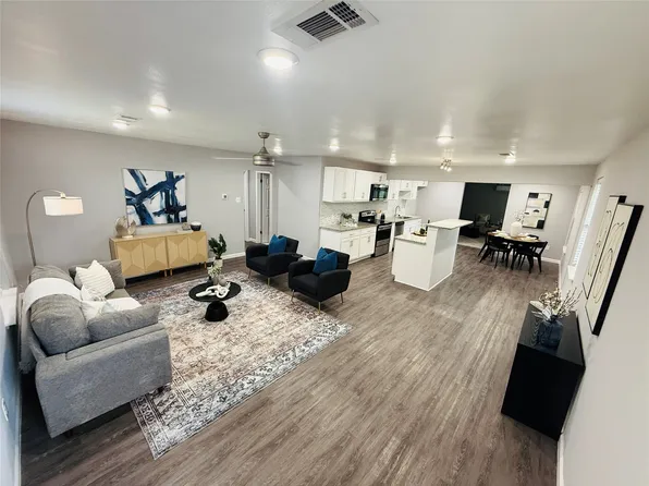 2205 N Farola Dr, Dallas, TX 75228