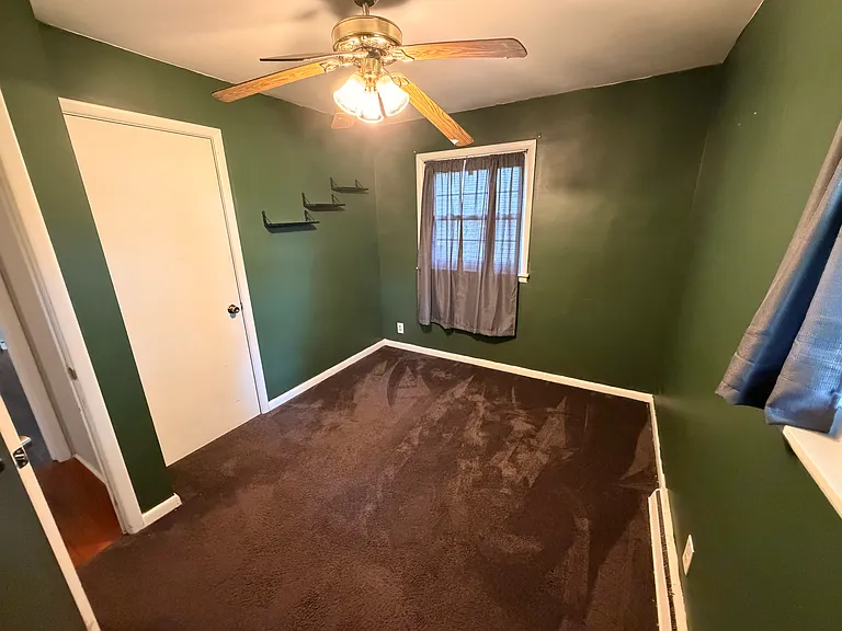 836 E Auman Dr — Photo 3