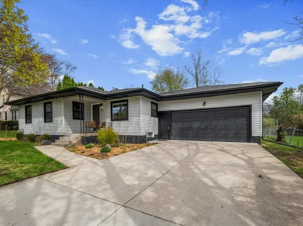 78 Lakeside Dr NE, Grand Rapids, MI 49503