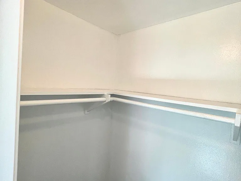 2601 W Orion Ave — Photo 15