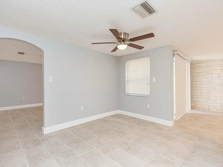 9016 Hunt Club Ln — Photo 22