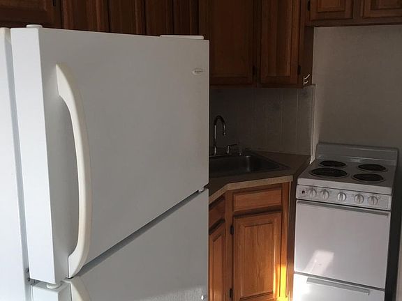 Eat-in kitchen