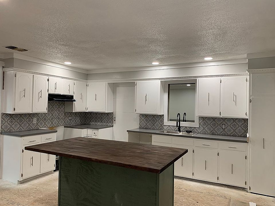 2nd image of 1005 Avenue H