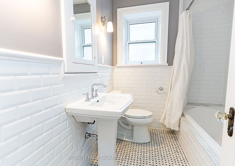 Toronto House for rent - 4 Bedrooms — photo 4