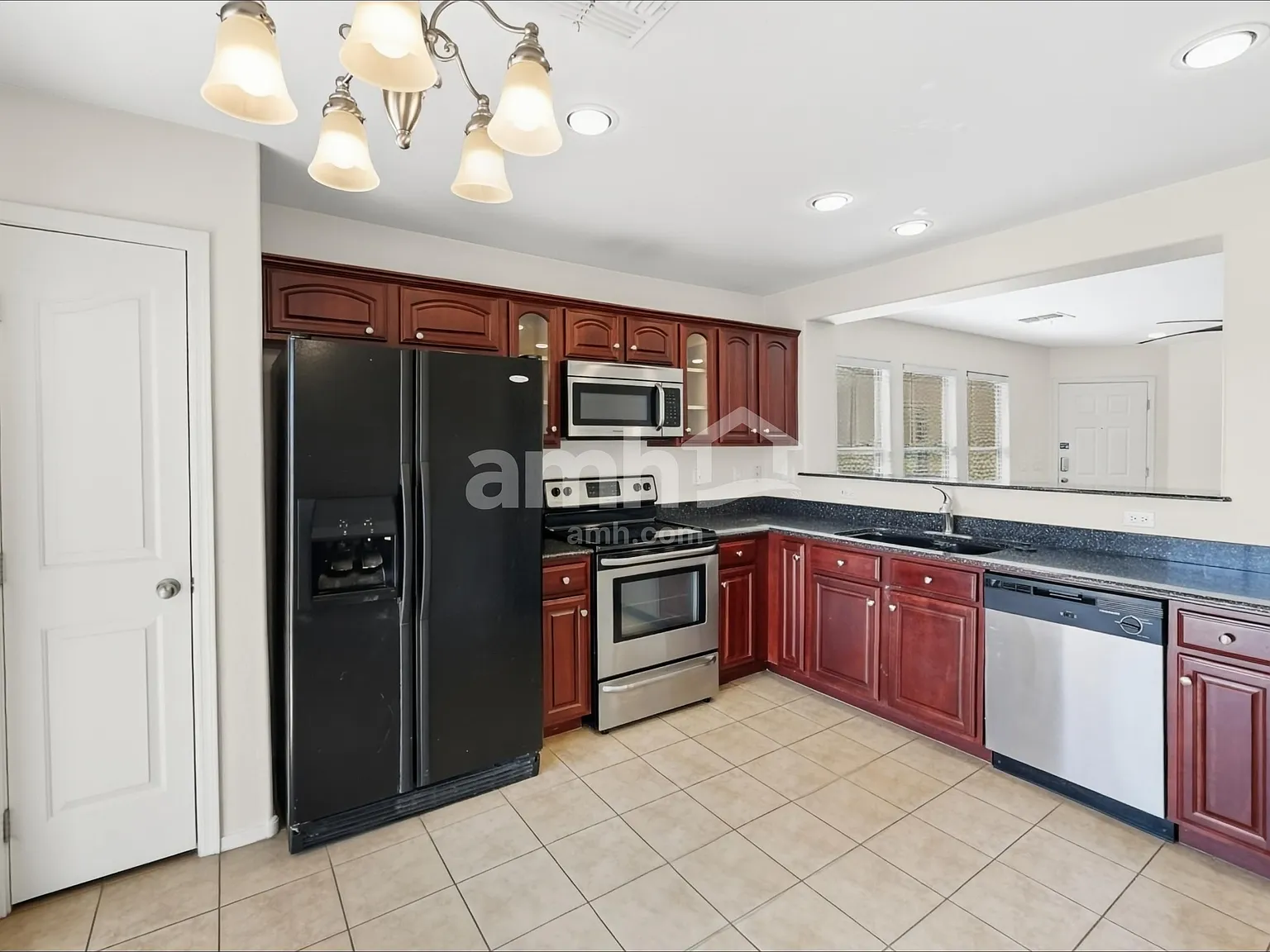 3 bed, 2.0 bath, 1107 sqft, $1,580 — Photo 3