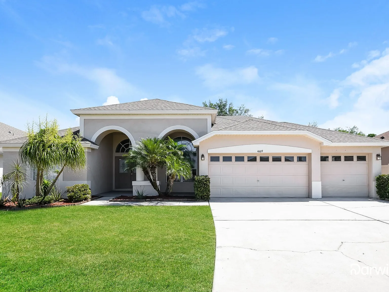 5 bed, 4.0 bath, 2760 sqft, $2,799 — Photo 1