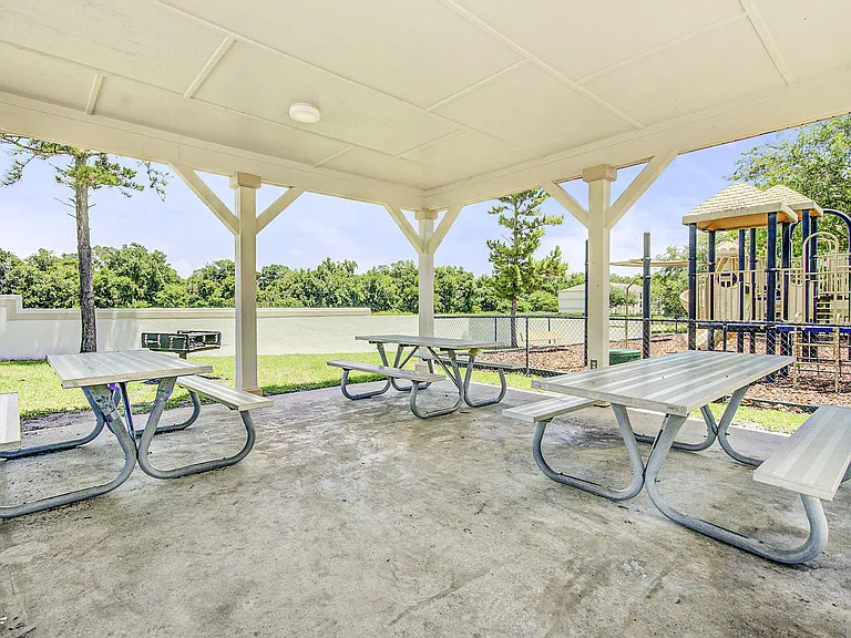 Charleston Place Apartments — Photo 11