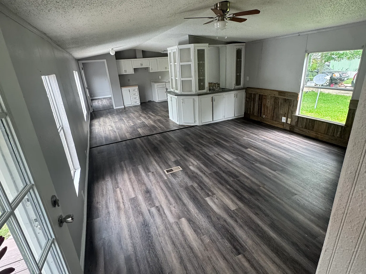 3 bed, $1,200 — Photo 1