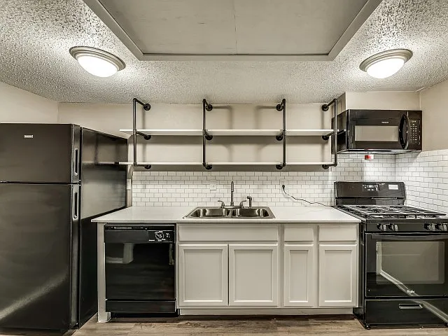 Pinewoods Apartments — Photo 10