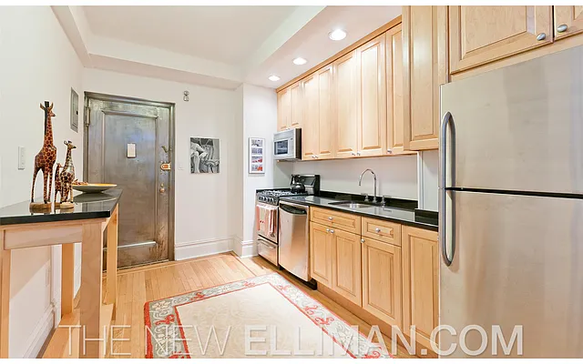 Rented by Douglas Elliman | media 22