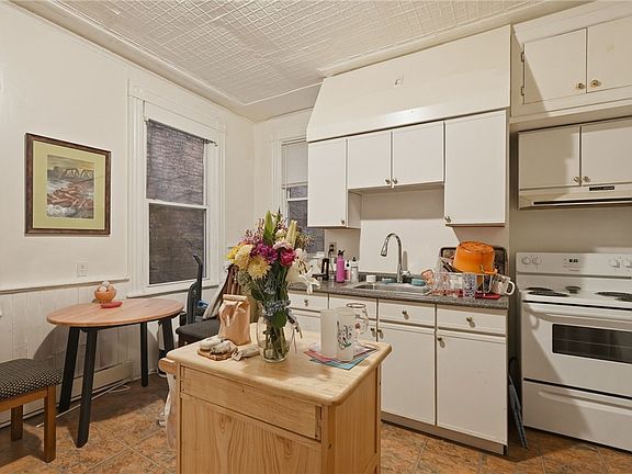 5th image of 1009 Constance St
