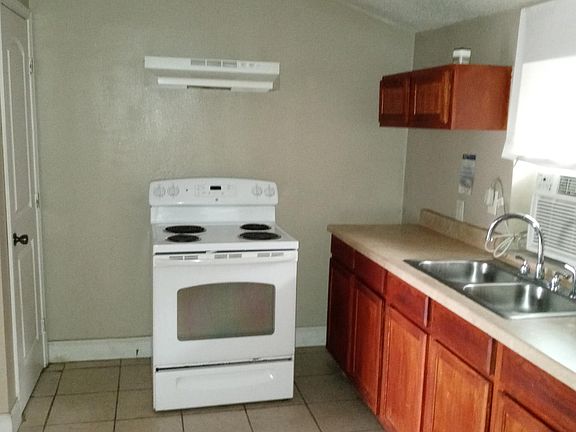 2nd image of 1614 Urquhart St