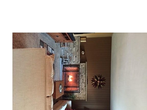 3rd image of 127 Marion Dr