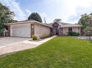 2 Eastwood Cir, Conroe, TX 77301