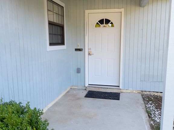 2nd image of 912 Meadow Ln