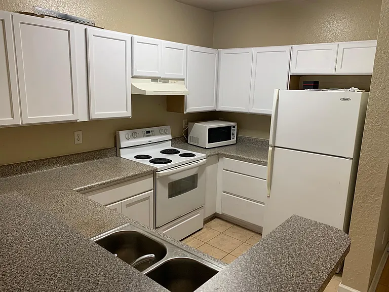 202 E South St #2040 — Photo 7