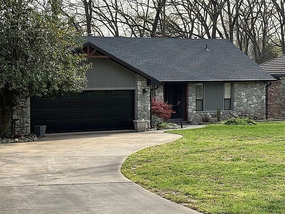 3rd image of 1641 Pine Dr