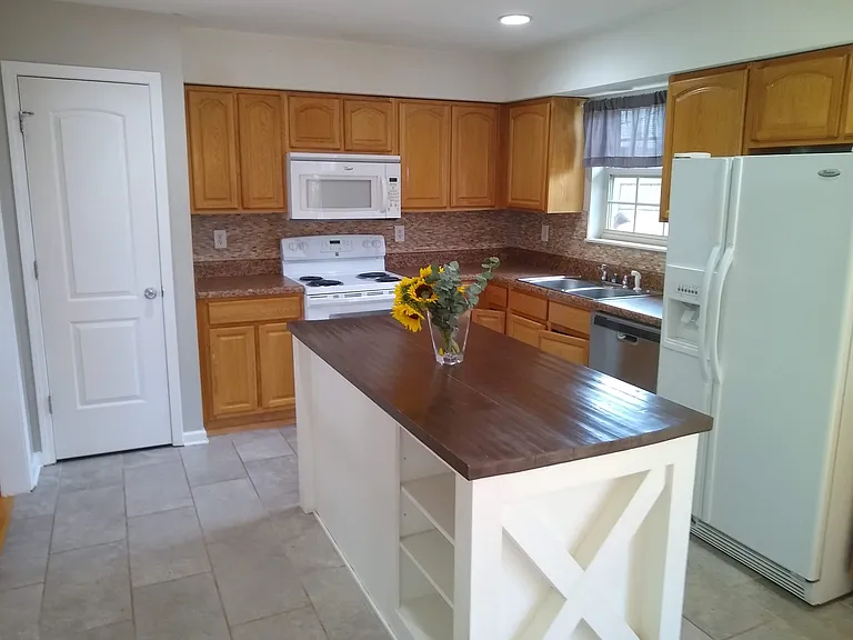 1000 Viking Dr #B — Photo 5