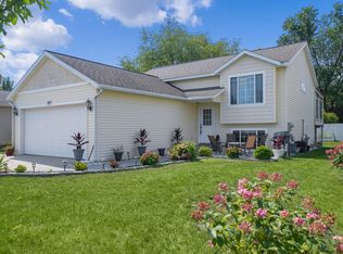 5969 Clearstream Dr SE, Kentwood, MI 49548